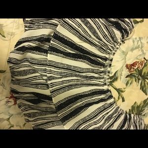 ASTR Tops - Off shoulders crop top ASTR Tops - Off shoulders crop top